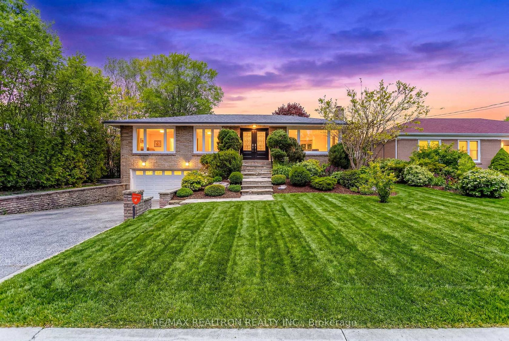104 Waterloo Avenue, Bathurst Manor, Toronto photo 9