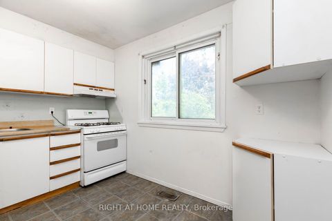 Photo 13 at 42 Vicora Linkway, Flemingdon Park, Toronto