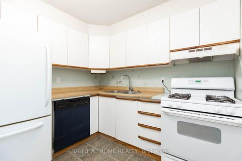 Photo 14 at 42 Vicora Linkway, Flemingdon Park, Toronto