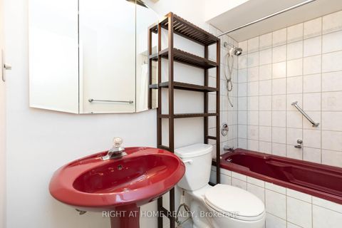 Photo 31 at 42 Vicora Linkway, Flemingdon Park, Toronto