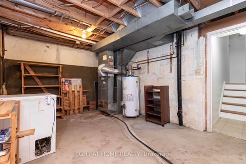 Photo 33 at 42 Vicora Linkway, Flemingdon Park, Toronto
