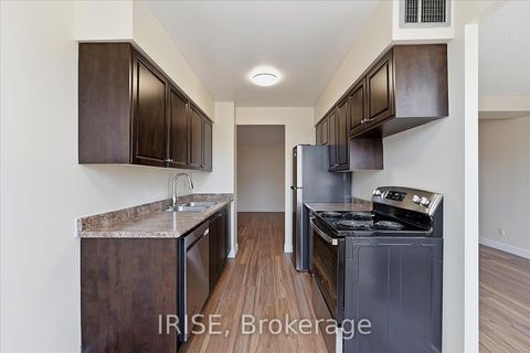 Photo 3 at 1913 - 633 Bay Street, Bay Street Corridor, Toronto