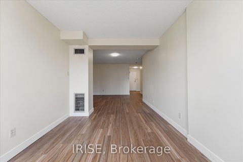 Photo 10 at 1913 - 633 Bay Street, Bay Street Corridor, Toronto