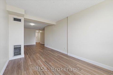 Photo 11 at 1913 - 633 Bay Street, Bay Street Corridor, Toronto