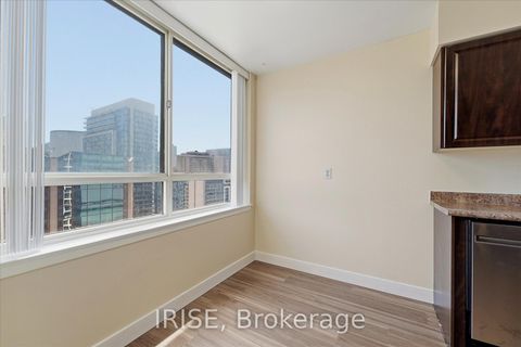 Photo 12 at 1913 - 633 Bay Street, Bay Street Corridor, Toronto