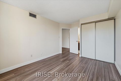 Photo 15 at 1913 - 633 Bay Street, Bay Street Corridor, Toronto
