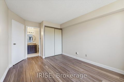 Photo 16 at 1913 - 633 Bay Street, Bay Street Corridor, Toronto