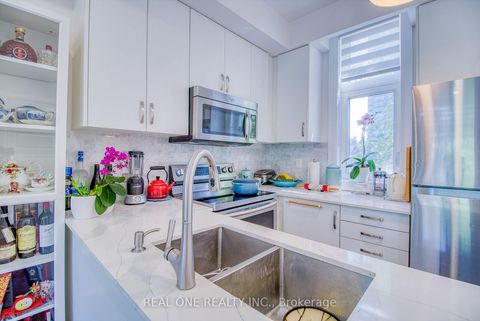 Photo 7 at 63 - 27 Eldora Avenue, Newtonbrook West, Toronto