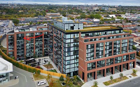 Photo 4 at 725 - 2300 ST CLAIR Avenue W, Junction Area, Toronto