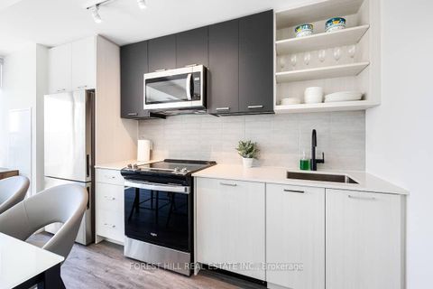Photo 7 at 725 - 2300 ST CLAIR Avenue W, Junction Area, Toronto