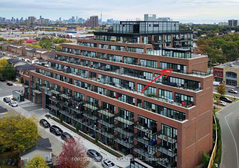 Photo 23 at 725 - 2300 ST CLAIR Avenue W, Junction Area, Toronto