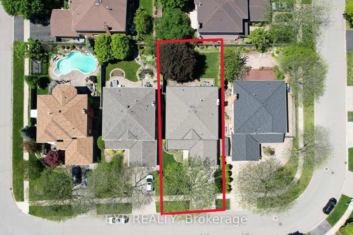 Photo 3 at 209 Nottingham Drive, CP College Park, Oakville