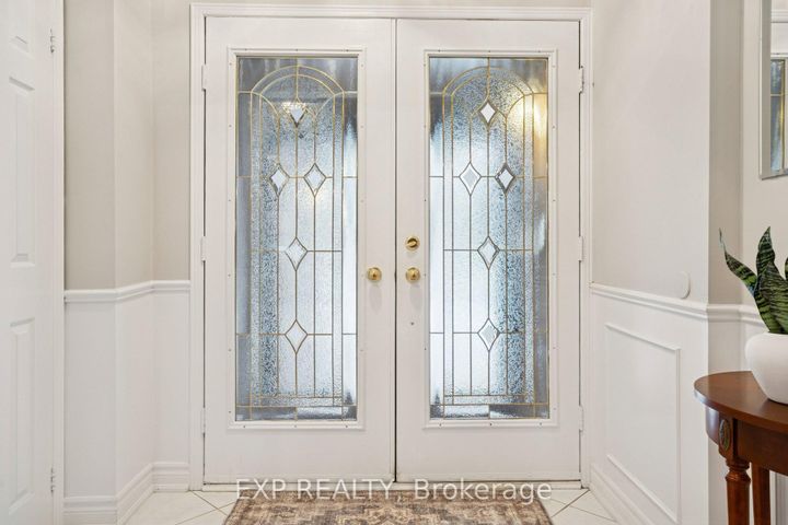 Photo 4 at 209 Nottingham Drive, CP College Park, Oakville
