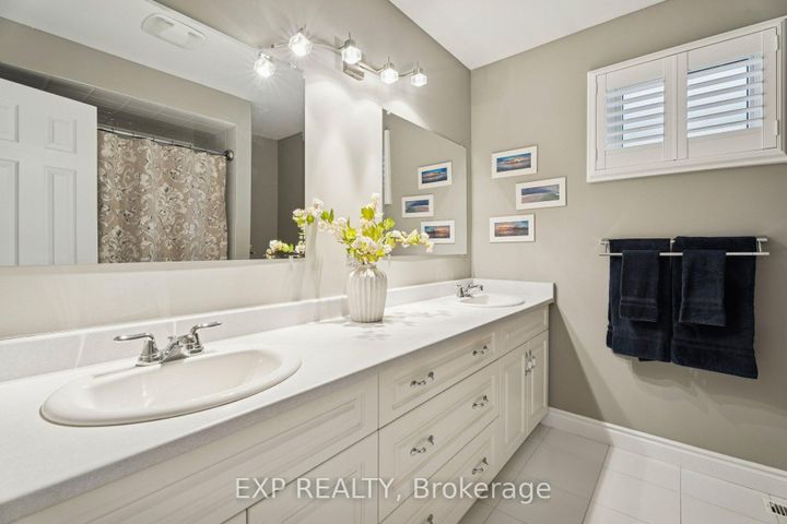 Photo 31 at 209 Nottingham Drive, CP College Park, Oakville