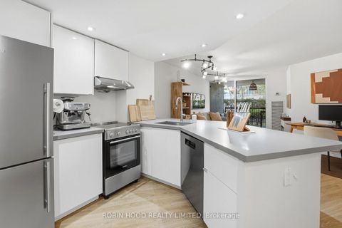 Photo 4 at 123 - 77 Maitland Place, South St. James Town, Toronto