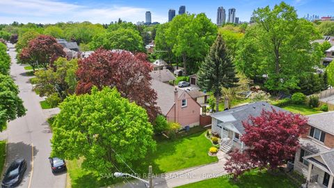 Photo 3 at 57 Westglen Crescent, City Centre West, Toronto