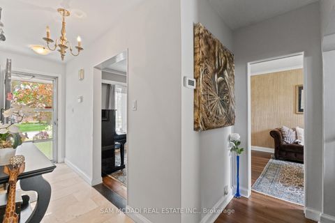 Photo 9 at 57 Westglen Crescent, City Centre West, Toronto