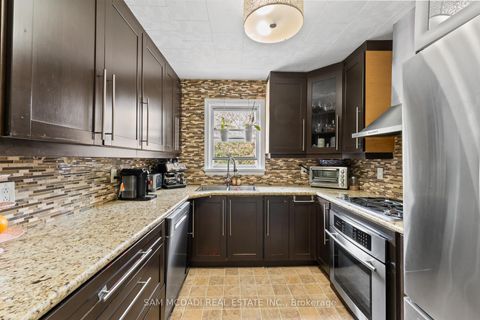 Photo 11 at 57 Westglen Crescent, City Centre West, Toronto