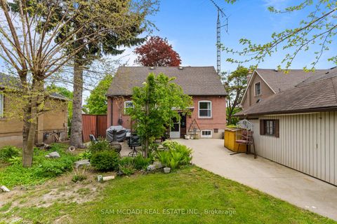 Photo 31 at 57 Westglen Crescent, City Centre West, Toronto