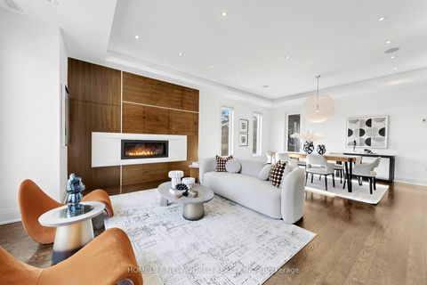 Photo 2 at 220 Roe Avenue, Nortown, Toronto