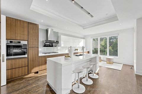 Photo 10 at 220 Roe Avenue, Nortown, Toronto