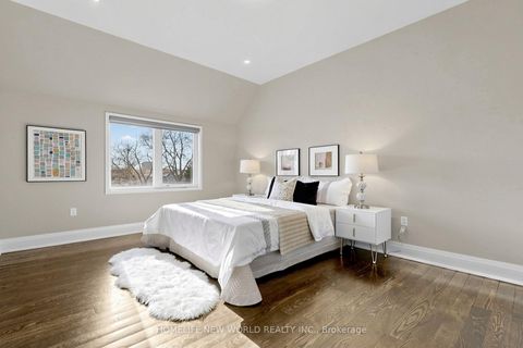 Photo 20 at 220 Roe Avenue, Nortown, Toronto