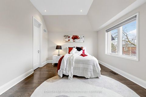 Photo 24 at 220 Roe Avenue, Nortown, Toronto