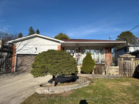 Photo 1 at 43 Appian Drive, Bayview Village, Toronto