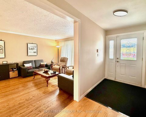 Photo 3 at 43 Appian Drive, Bayview Village, Toronto