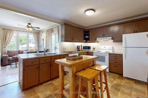 Photo 11 at 92 Eileen Avenue, Smythe, Toronto