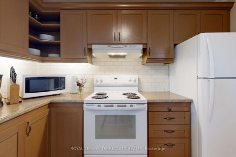 Photo 12 at 92 Eileen Avenue, Smythe, Toronto
