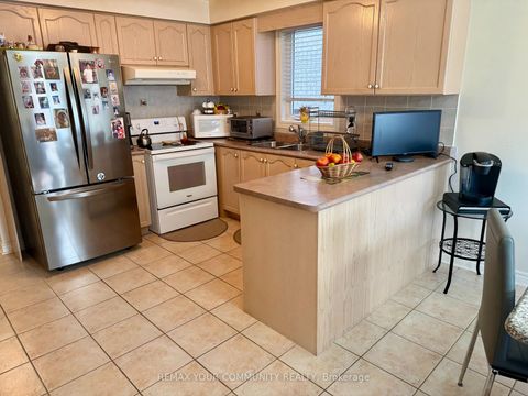 Photo 1 at 129 Colombo Crescent, Maple, Vaughan