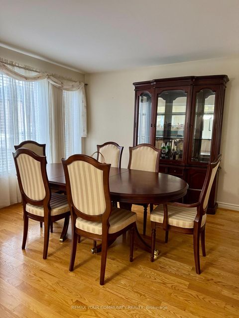 Photo 3 at 129 Colombo Crescent, Maple, Vaughan