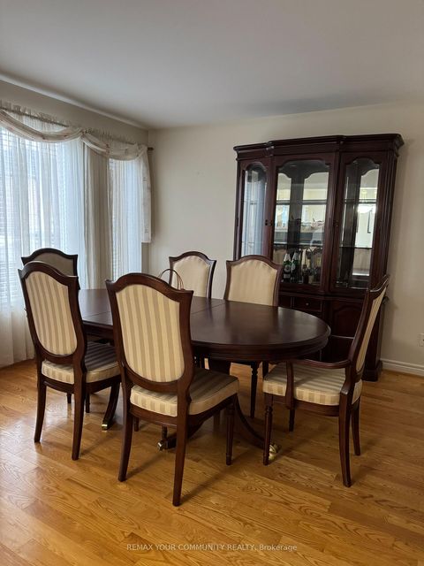 Photo 4 at 129 Colombo Crescent, Maple, Vaughan