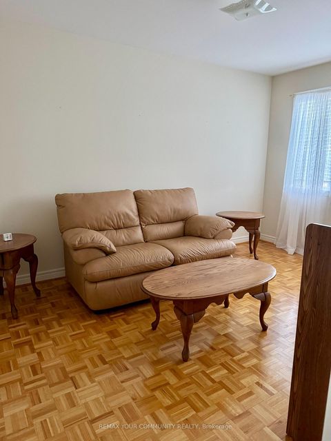 Photo 7 at 129 Colombo Crescent, Maple, Vaughan