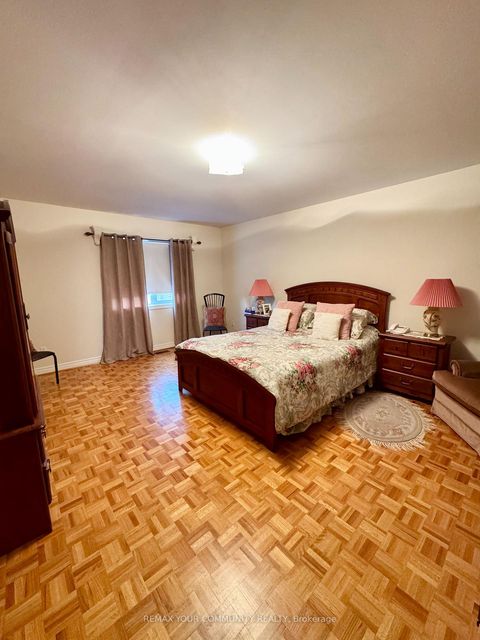 Photo 8 at 129 Colombo Crescent, Maple, Vaughan