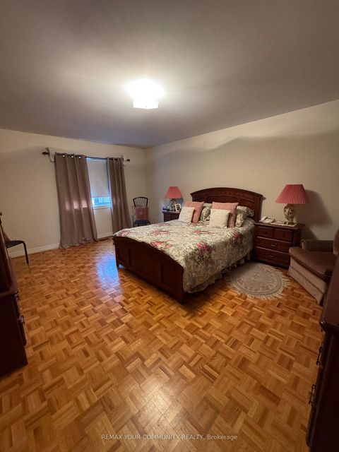 Photo 9 at 129 Colombo Crescent, Maple, Vaughan