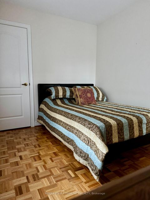 Photo 10 at 129 Colombo Crescent, Maple, Vaughan