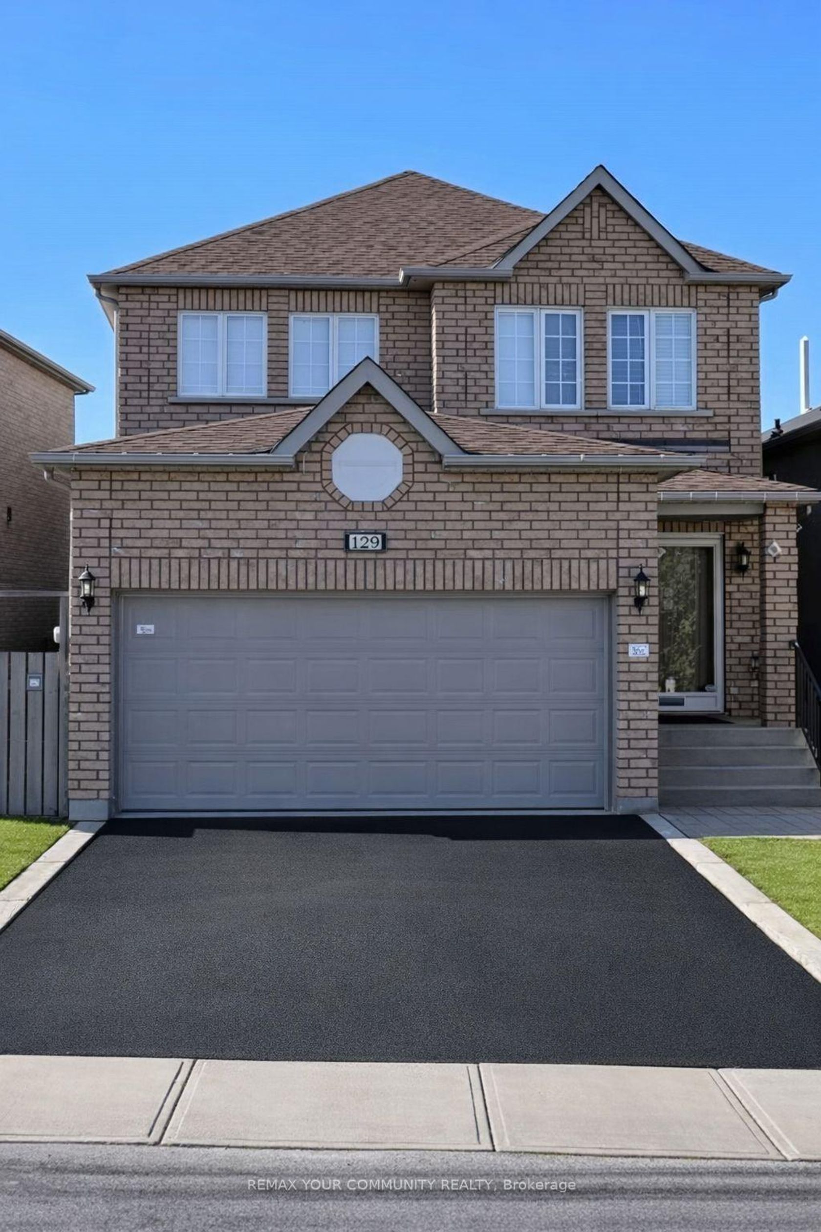 129 Colombo Crescent, Maple, Vaughan photo number 2
