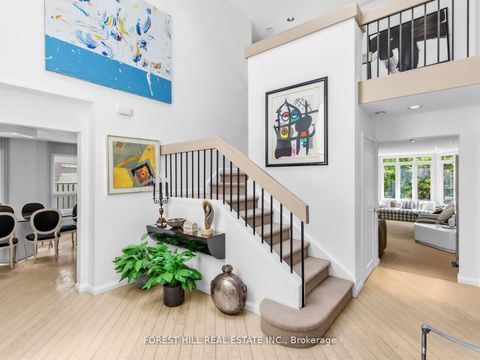 Photo 2 at 43 Beaverhall Drive, Windfields, Toronto