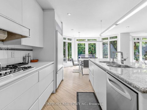 Photo 12 at 43 Beaverhall Drive, Windfields, Toronto