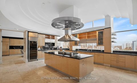 Photo 9 at Uph - 1 Cordoba Drive, Lakeview Estates, Vaughan