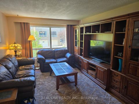 Photo 4 at 174 Rusty Crestway, Don Valley Village, Toronto