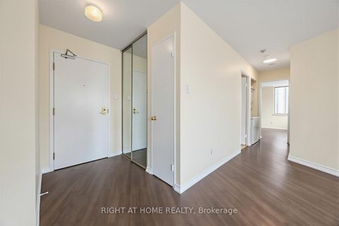Photo 11 at 1906 - 260 Queens Quay W, Waterfront Communities C1, Toronto