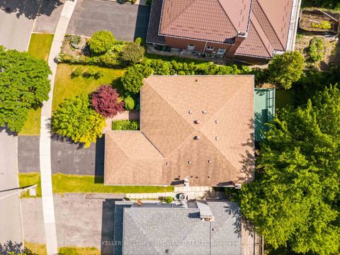 Photo 2 at 42 Pineway Boulevard, Steeles, Toronto