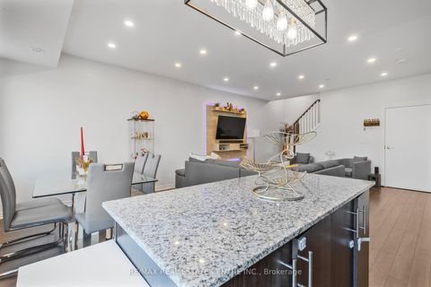 Photo 7 at 27 - 100 Long Branch Avenue, Long Branch, Toronto