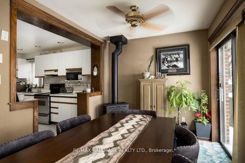 Photo 3 at 22 Airley Crescent, East York, Toronto