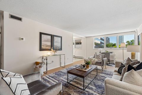 Photo 11 at 301 - 360 Bloor Street E, Moore Park, Toronto