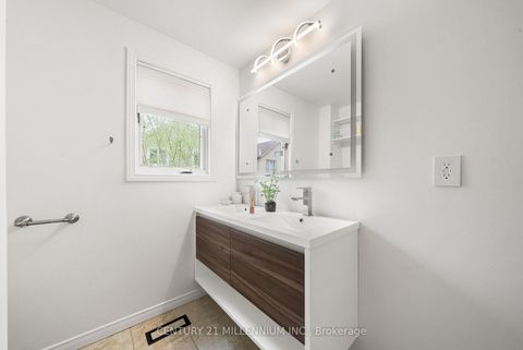 Photo 19 at 134 Helendale Avenue, Eglinton, Toronto