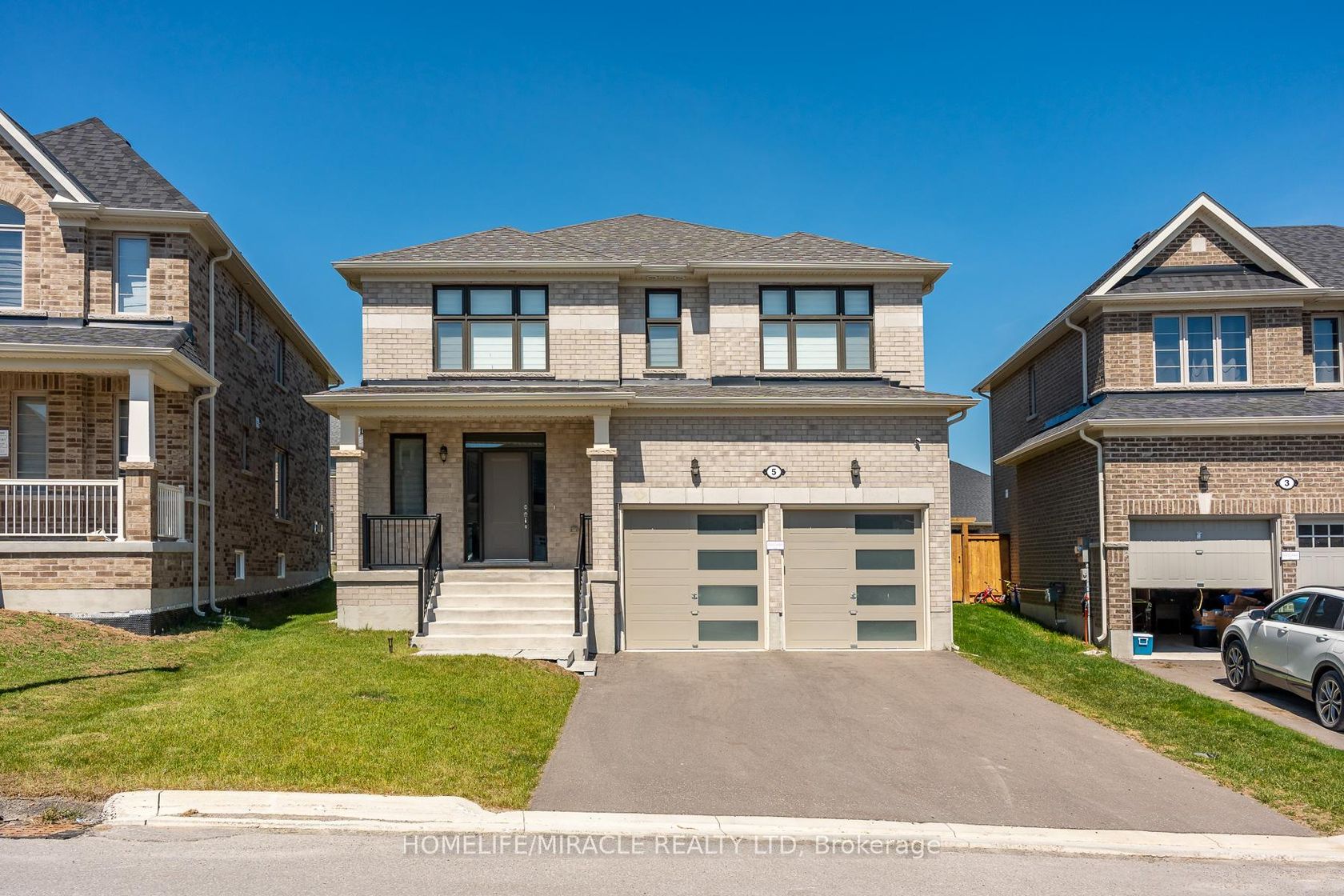 5 Ainslie Hill Crescent, Sutton & Jackson